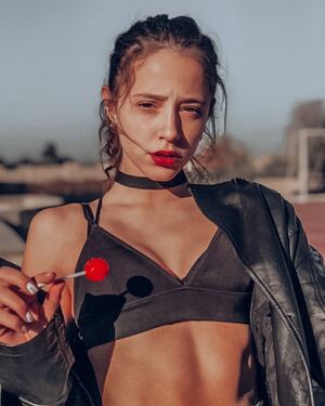Clari Cremaschi nude 4