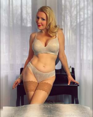 Classy Catrice nude 4