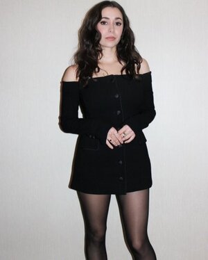 Cristin Milioti nude 4