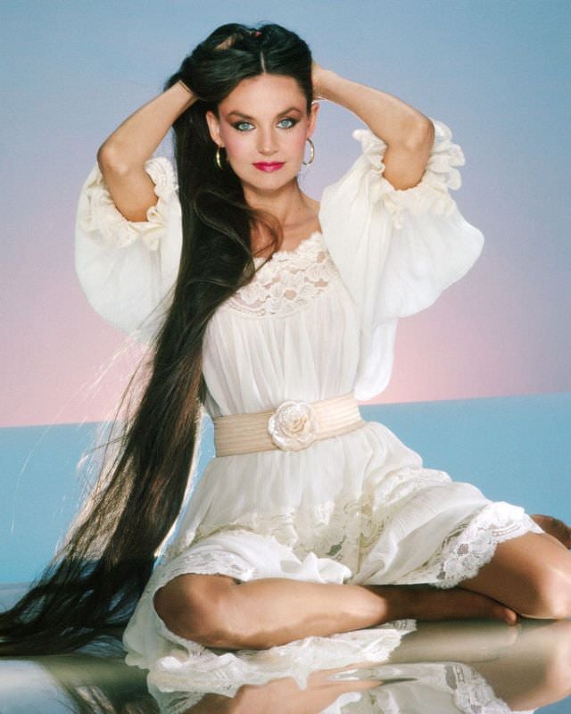 Crystal Gayle nude 4