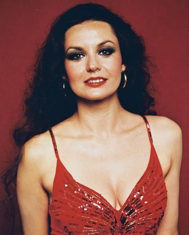 Crystal Gayle nude 5