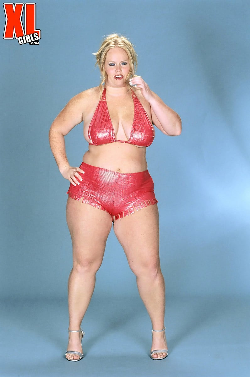 Curvy Caitlin nude 2