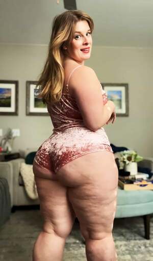 Curvy Krysta nude 2