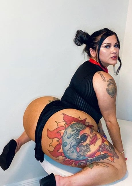 Curvy Stoner nude 3