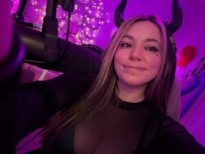 Curvyllama nude 10