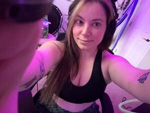 Curvyllama nude 12