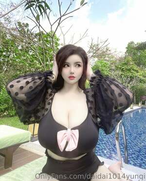 Dai Yunqi nude 4