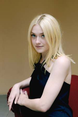 Dakota Fanning nude 10