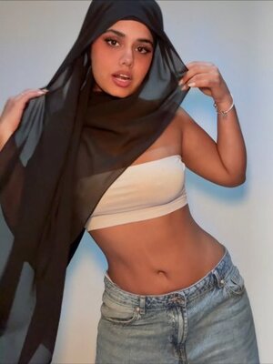 Dalila Ahzahara nude 5