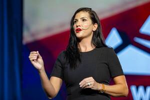 Dana Loesch nude 12