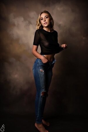Dani Divilla nude 11