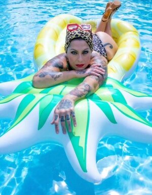 Danielle Colby nude 7