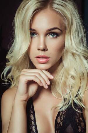 Dasha Snezhnaya nude 12
