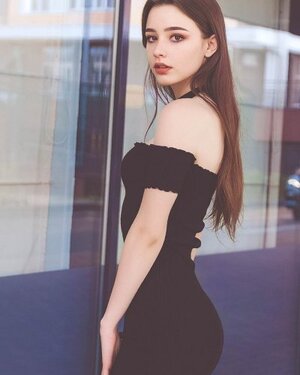 Dasha Taran nude 6
