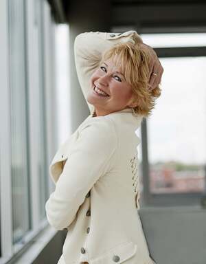 Dee Wallace nude 10