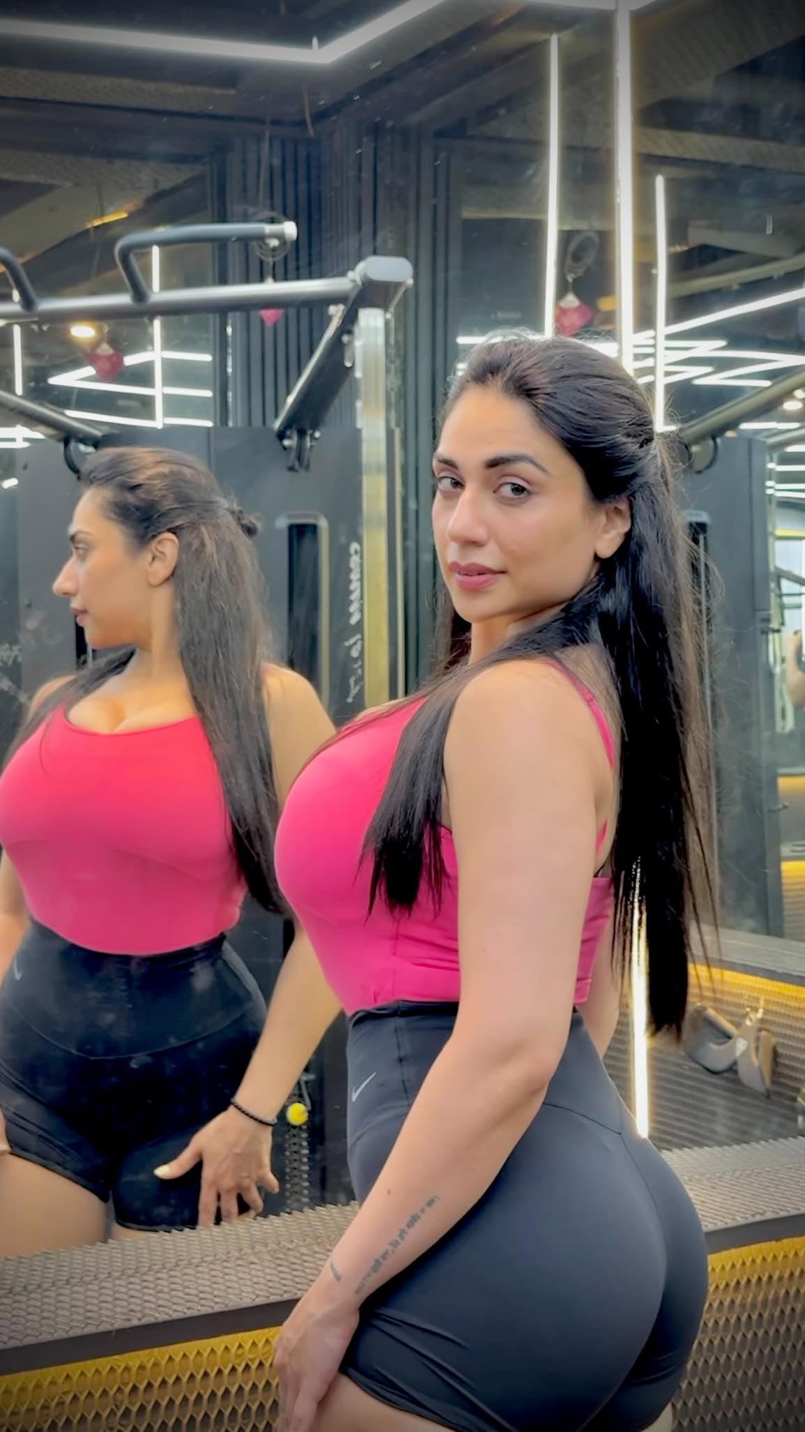 Deepali Ahuja nude 12