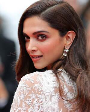 Deepika Padukone nude 10