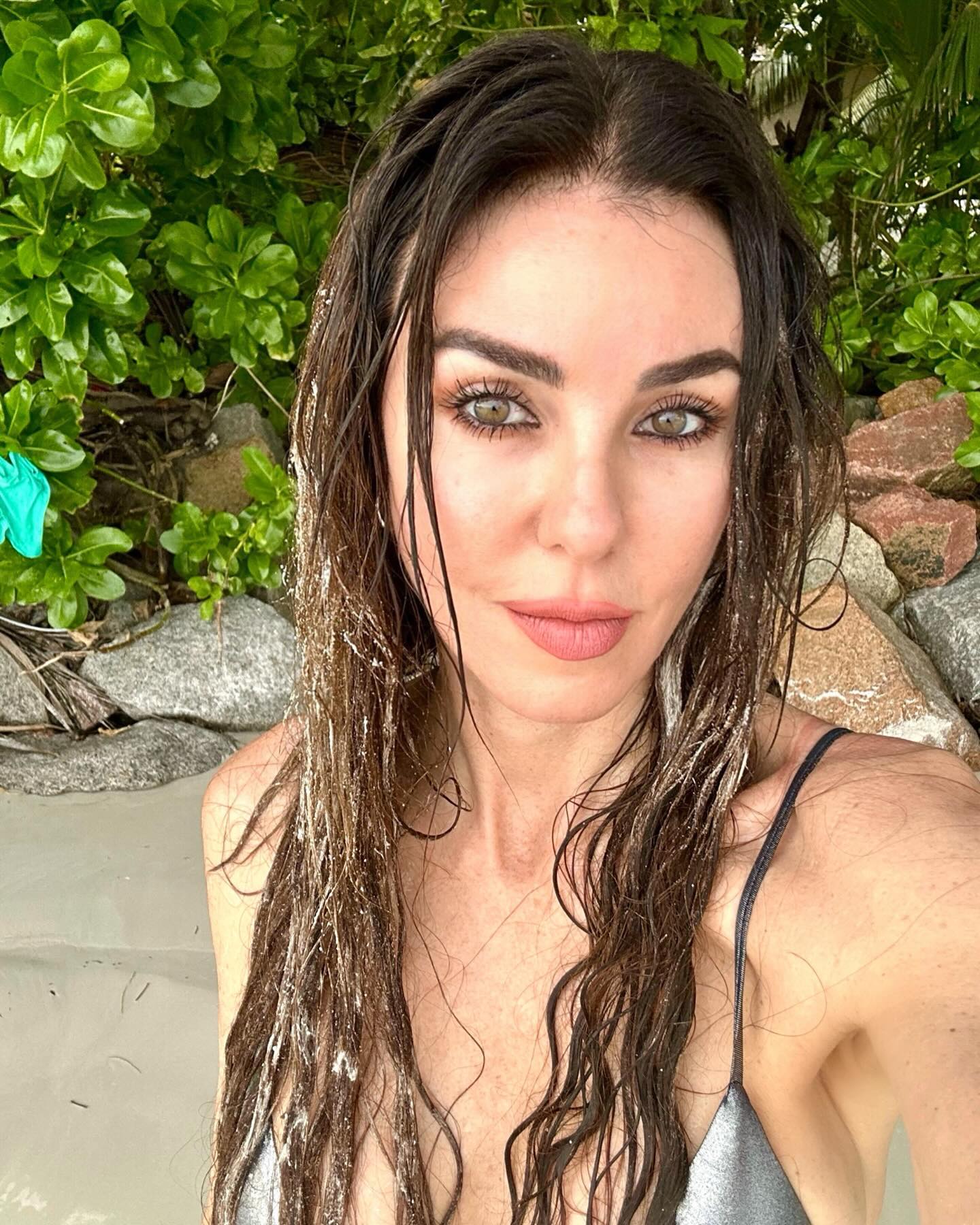 Defne Samyeli nude 8