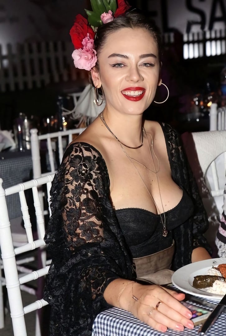 Demet Evgar nude 11