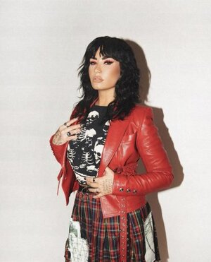Demi Lovato nude 10