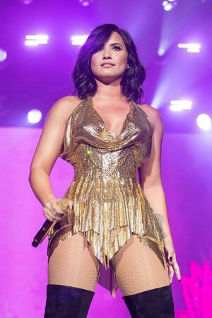 Demi Lovato nude 8