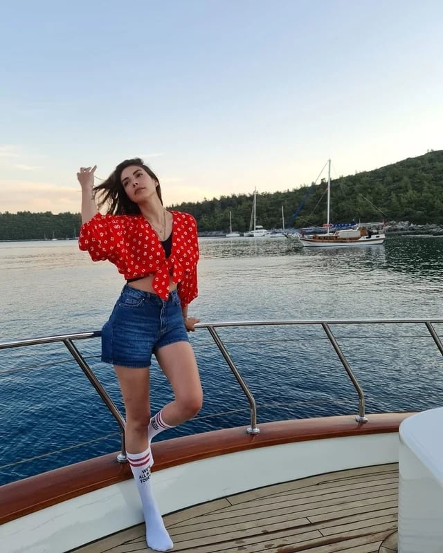 Deniz Baysal nude 7