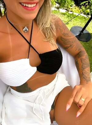Dhi Hotwife nude 6