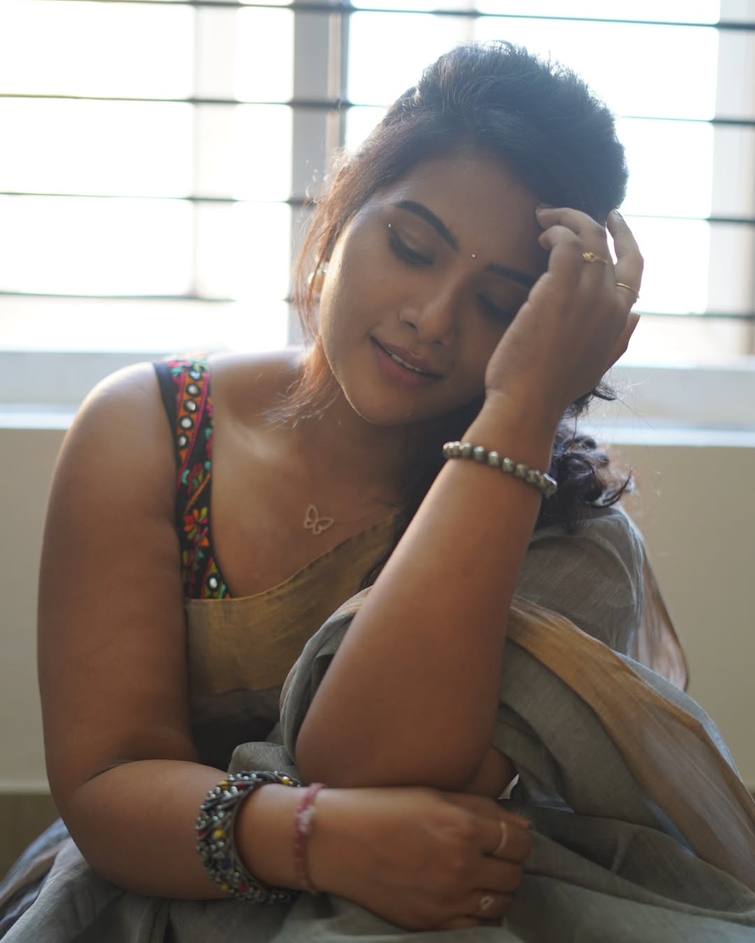 Dhivya Dhuraisamy nude 9