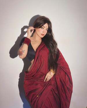 Dilnoor Sarna nude 3