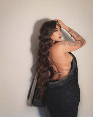 Dilnoor Sarna nude 9