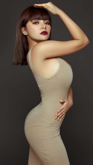 Dinar Candy nude 2