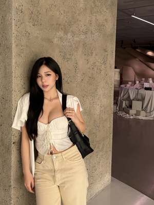 Dinh Thu Huong nude 11