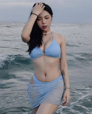 Dinh Thu Huong nude 3