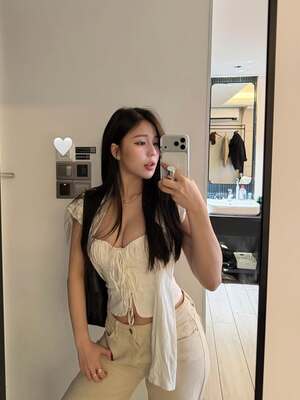 Dinh Thu Huong nude 5