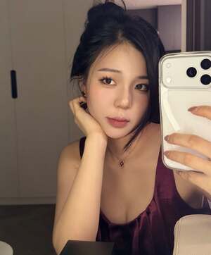 Dinh Thu Huong nude 6