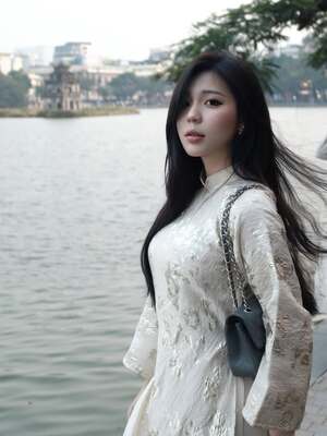 Dinh Thu Huong nude 7
