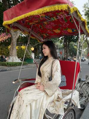 Dinh Thu Huong nude 8