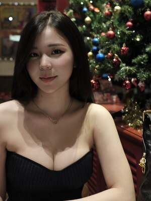 Dinh Thu Huong nude 9