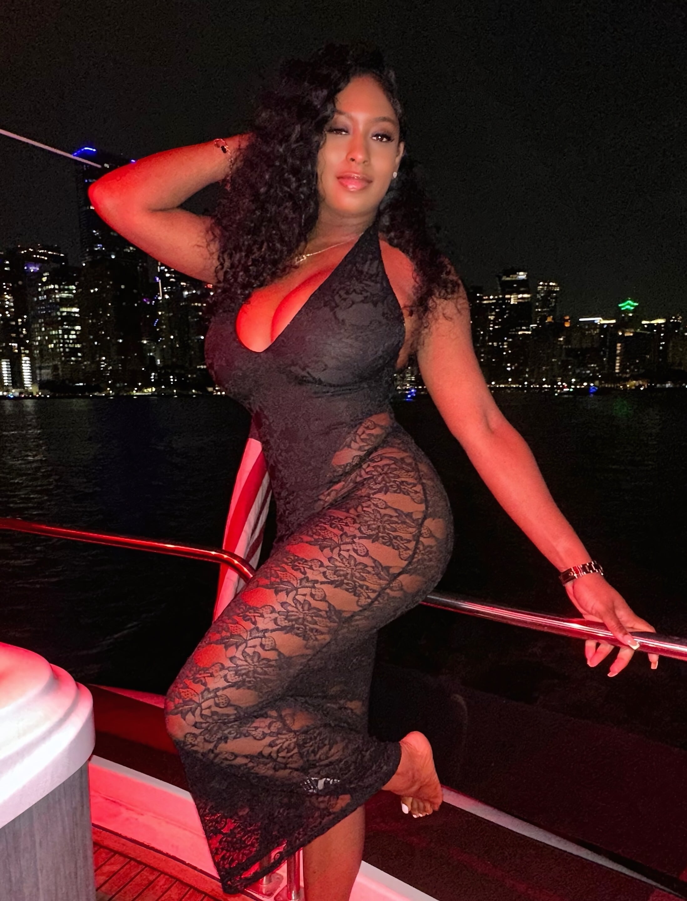 Dinnelle Status nude 10