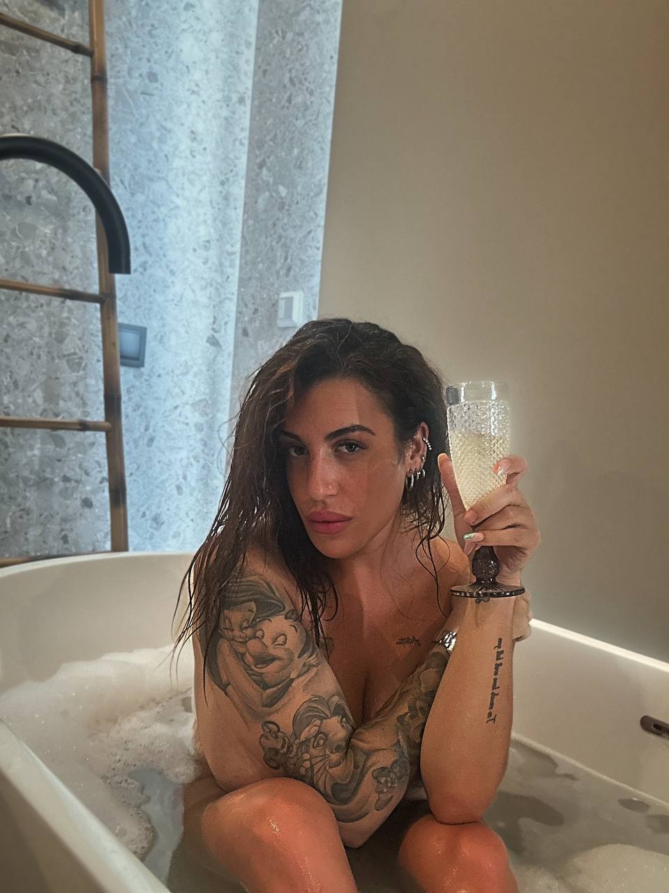 Diosa Lola nude 6