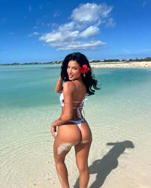 Diriany Isabel nude 9