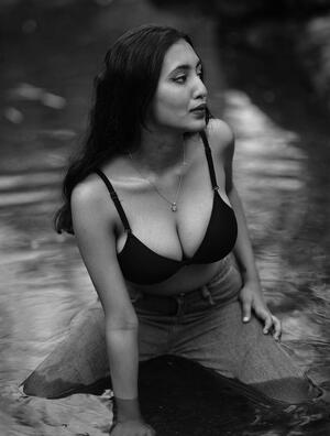 Divya Mandal nude 12