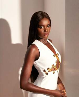 Duckie Thot nude 11
