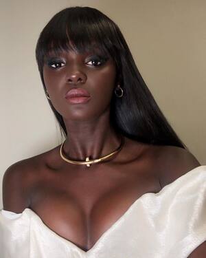 Duckie Thot nude 9