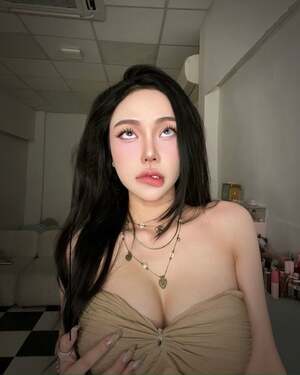 Duong My Dien nude 10
