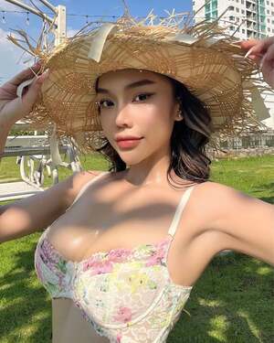 Duong My Dien nude 9
