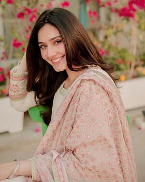 Durefishan Saleem nude 9