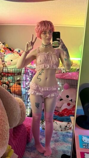 Dutifuldolly nude 1