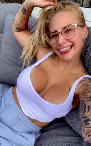 Ebanie Bridges nude 8