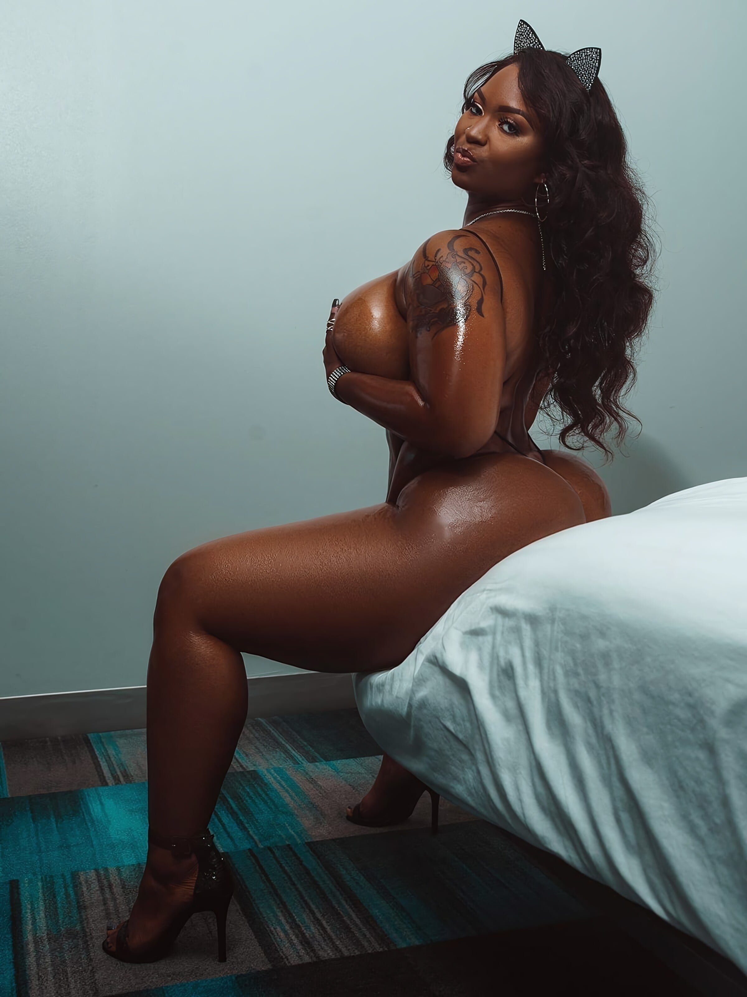 Eboni Amore nude 6